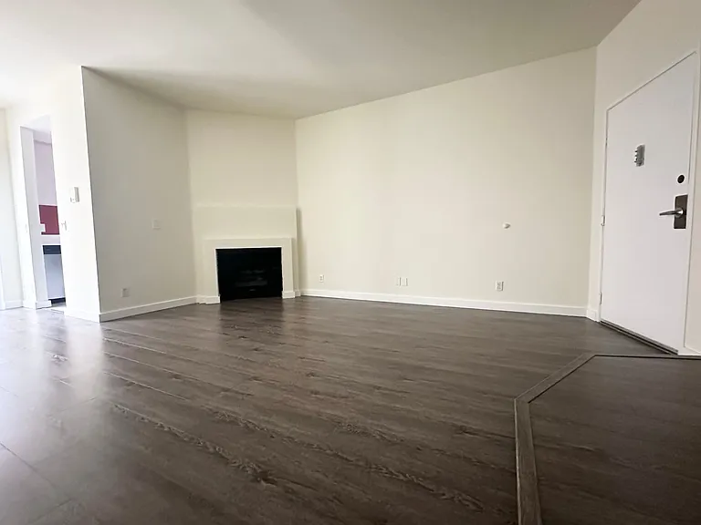 1234 Las Palmas Ave — Photo 11