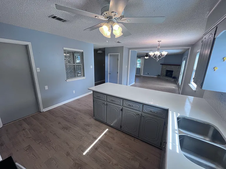 113 Cornwall Ct — Photo 6