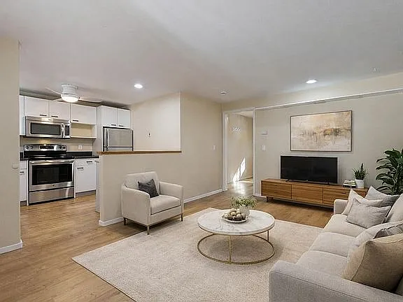 1439 NW Juniper St #6 — Photo 2