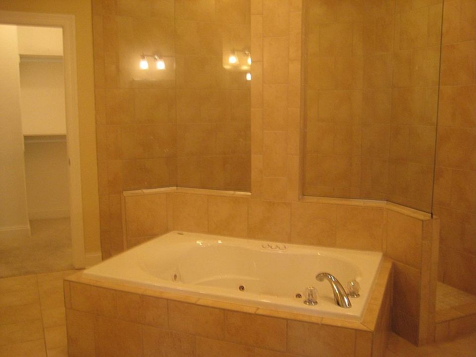 2nd image of 1570 Golden Oaks Loop N