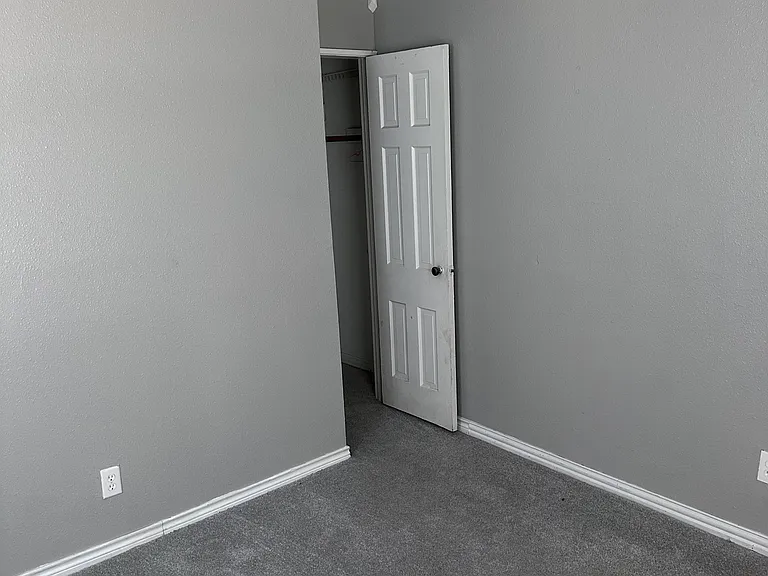 1713 Brook Hollow Dr — Photo 7