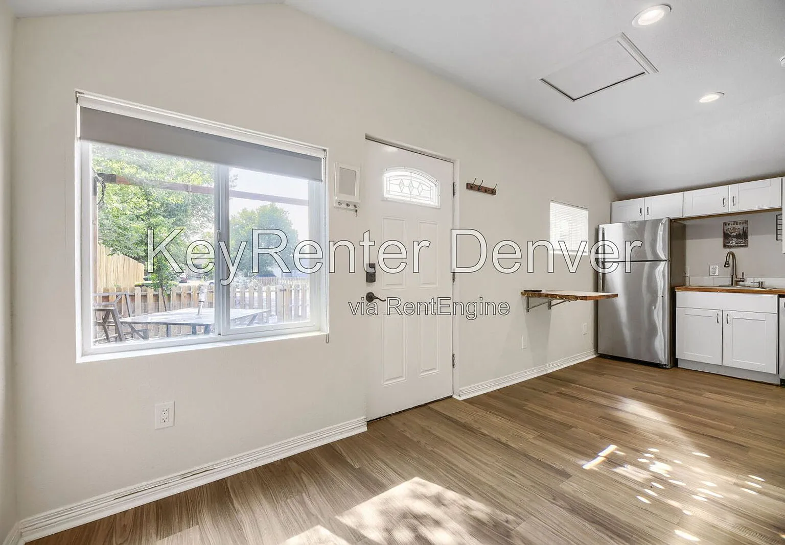 2 bed, 2.0 bath, 566 sqft, $2,000 — Photo 2
