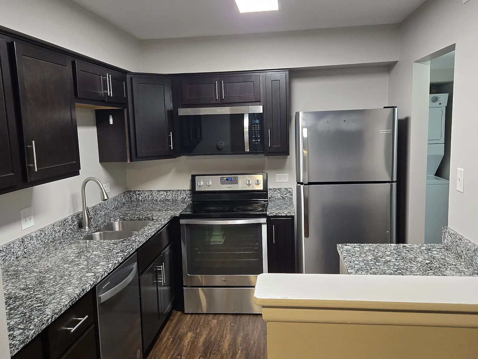 2 bed, 1015 sqft, $1,990 — Photo 4