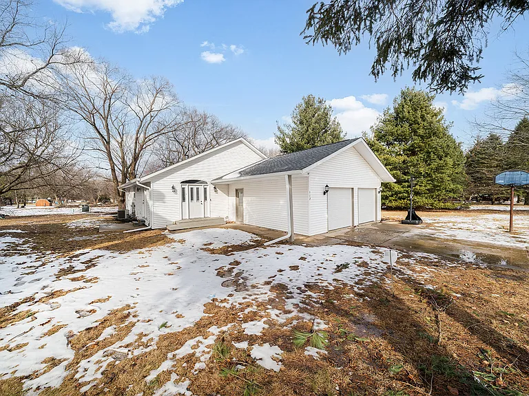 112 Liverpool Dr SE — Photo 2