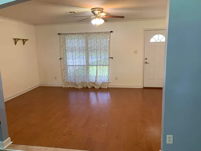 107 Caesar Dr — Photo 4