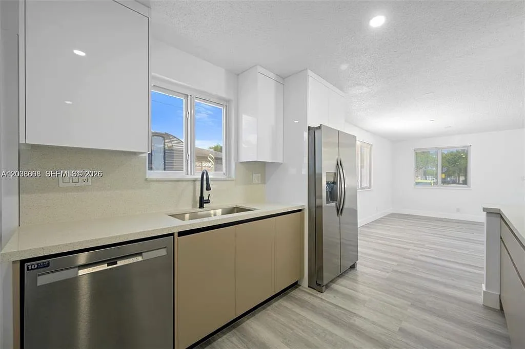 3 bed, $3,800 — Photo 3