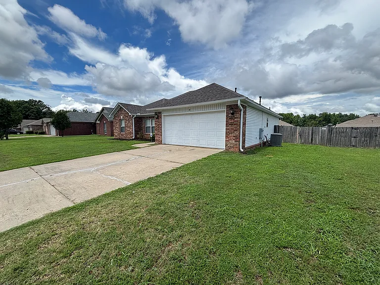 26 Mustang Dr — Photo 2