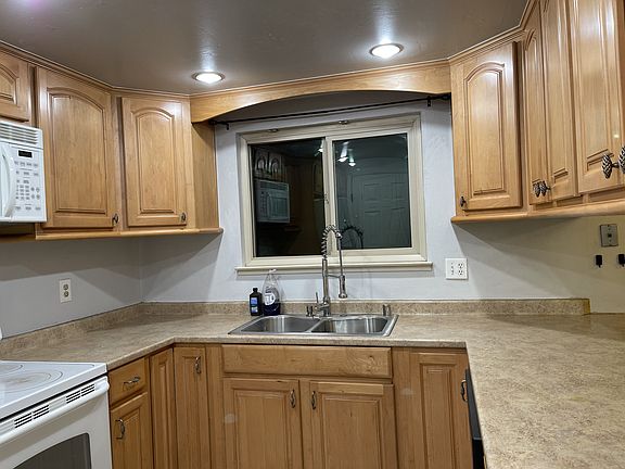 Kitchen (pic2)