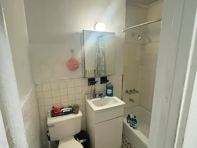 319 E 25th St #1C — Photo 2