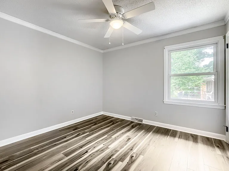 221 Eden Cir — Photo 18