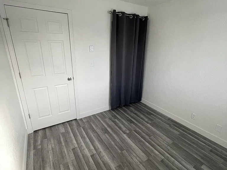 1309 E Sylvan Cir #6 — Photo 6