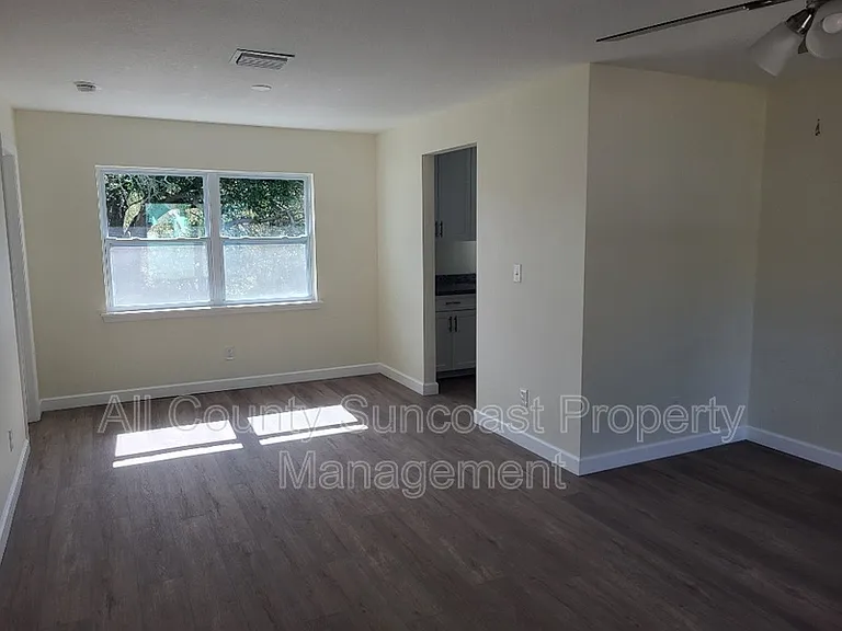 648 16th Ln — Photo 6