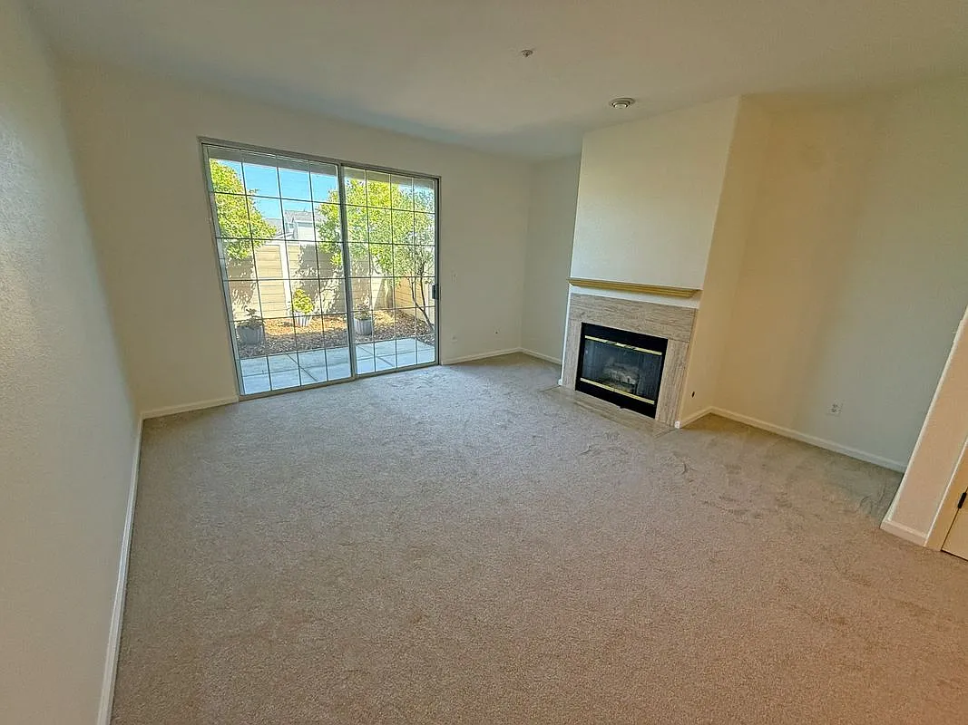 2 bed, 1.5 bath, 1220 sqft, $4,500 — Photo 2