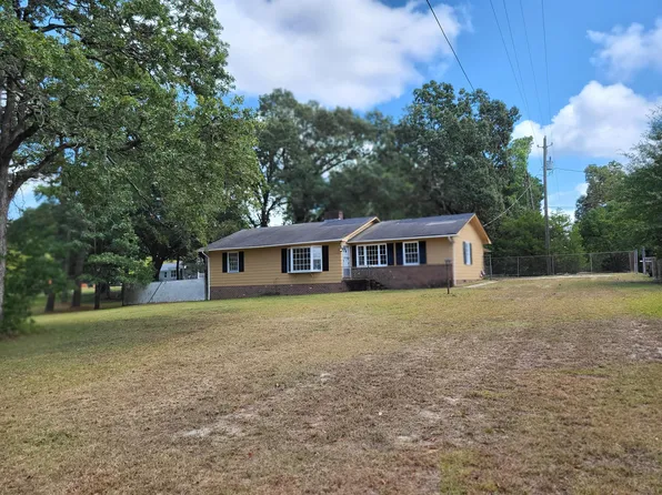 3321 Oak Hill Dr, Eastover, NC 28312