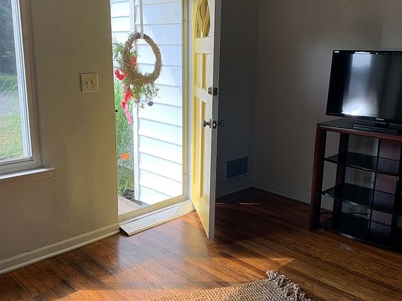 3rd image of 1518 Macarthur Dr