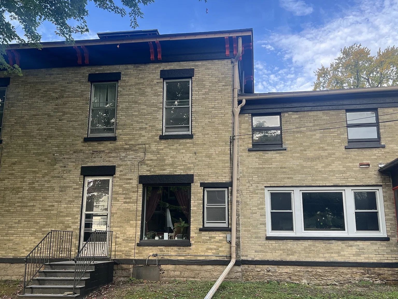 216 West Mackie Street/503 N Center - 2 — Photo 4
