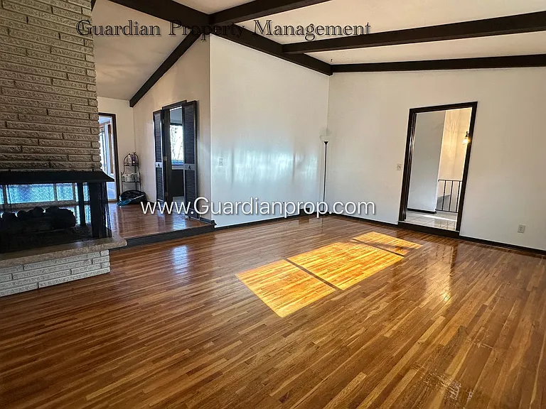 3304 Skyview Dr — Photo 4