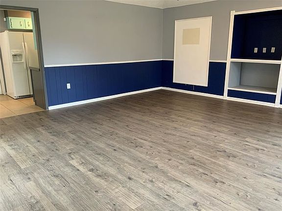 3rd image of 2206 Camelia Cir