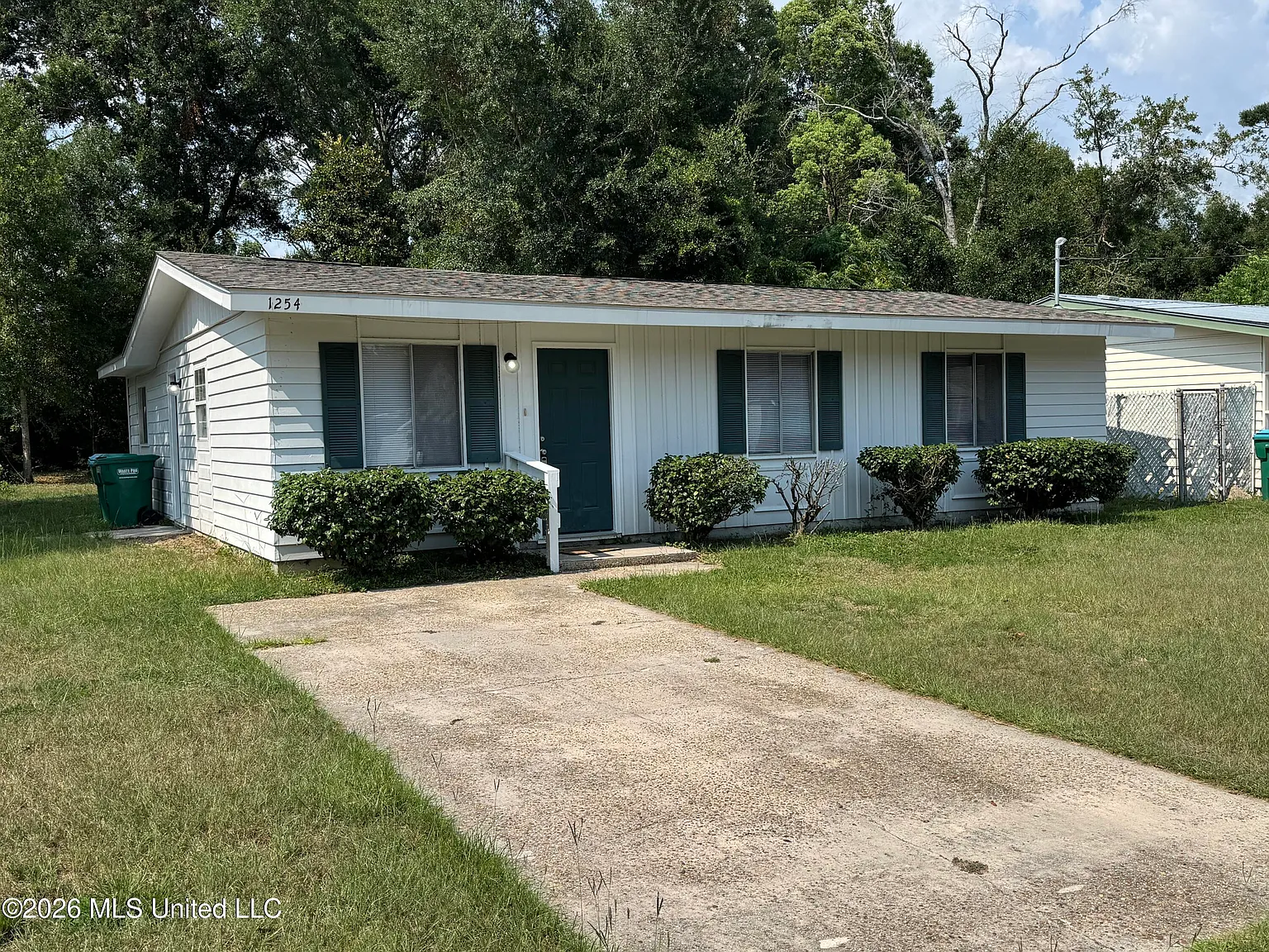 3 bed, 1.0 bath, 1200 sqft, $1,230 — Photo 1
