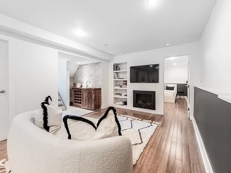 21 Hillside Dr W — Photo 13