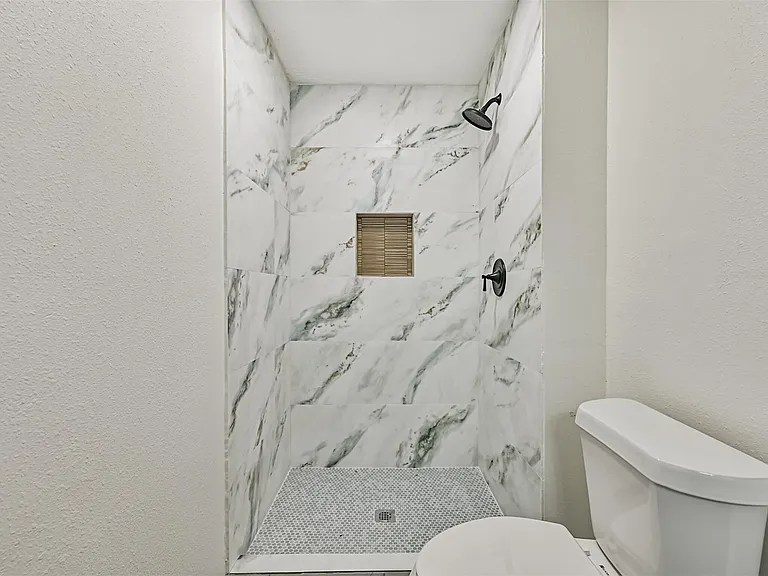 425 E Castle Harbour Dr — Photo 18