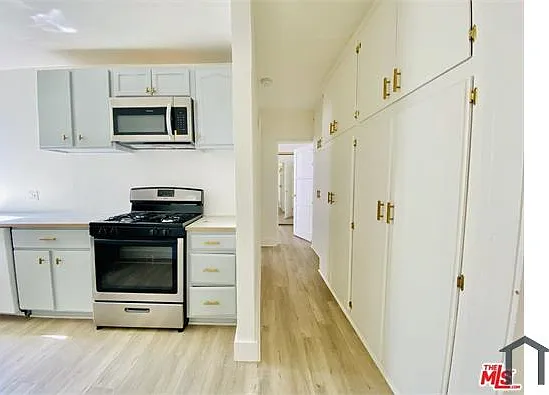1478 W Vernon Ave — Photo 4