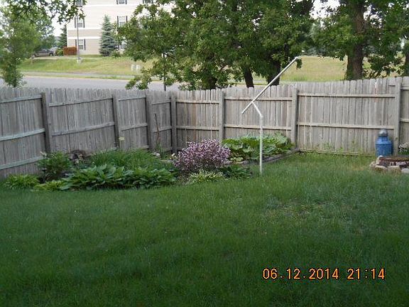 5th image of 900 Hillock St NW