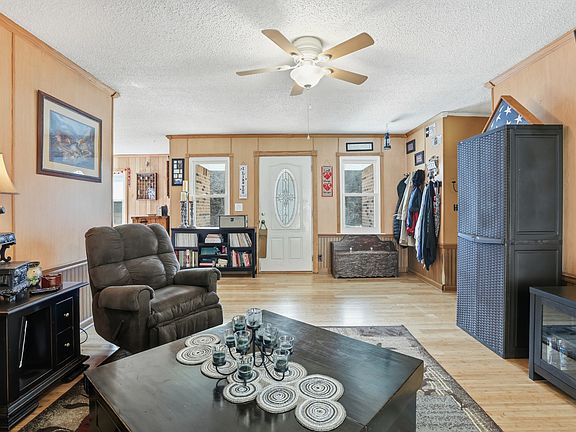 5th image of 275 Lakeside Dr