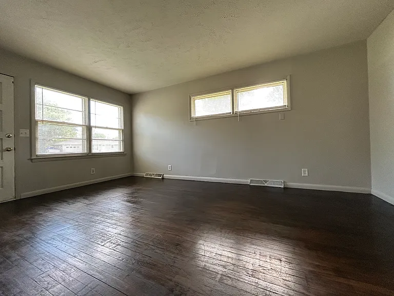 4515 Laurel Ave — Photo 4