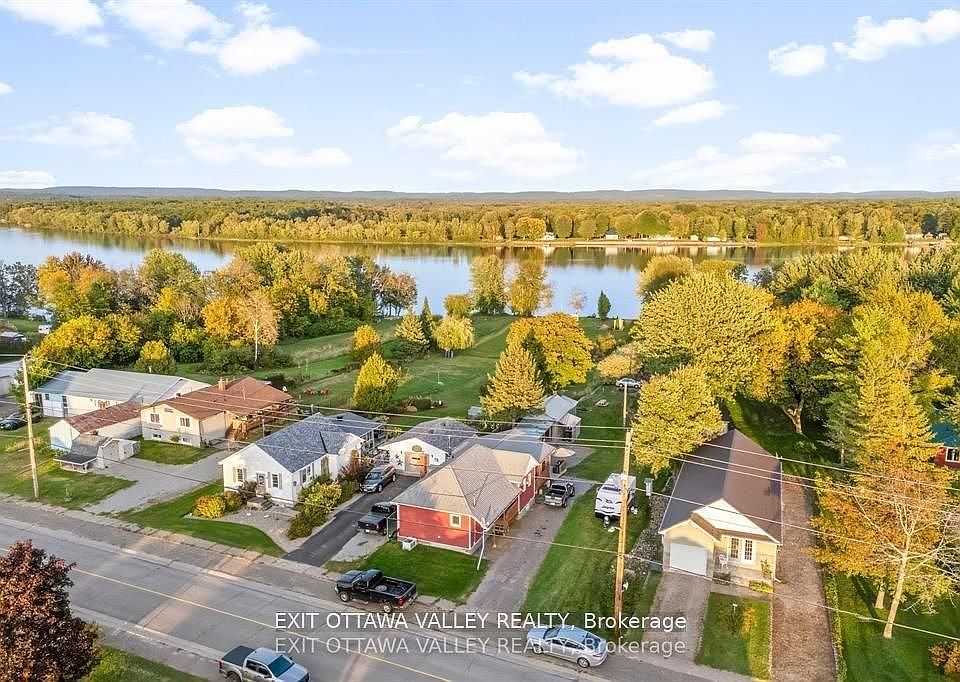 1st image of 44 Lacroix Bay Rd