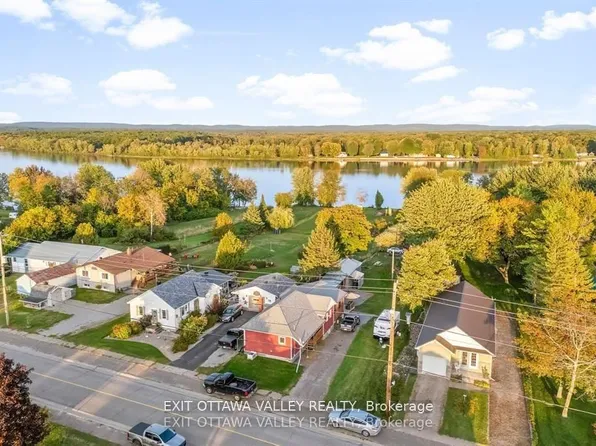 44 Lacroix Bay Rd, Whitewater Region, ON K0J 2L0