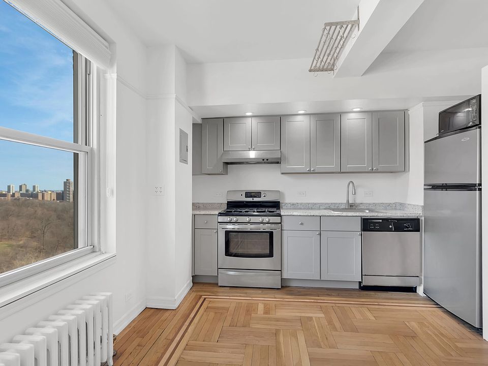 1st image of 410 Central Park W #17C