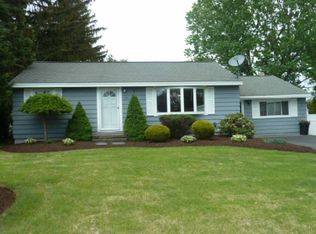 121 E Dauenhauer St, East Syracuse, NY 13057