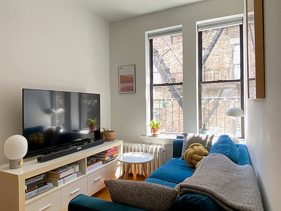 2nd image of 114 Christopher St APT 17