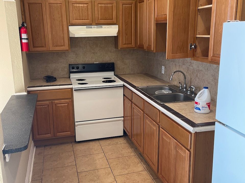 2nd image of 125 Glenwood Ct #102