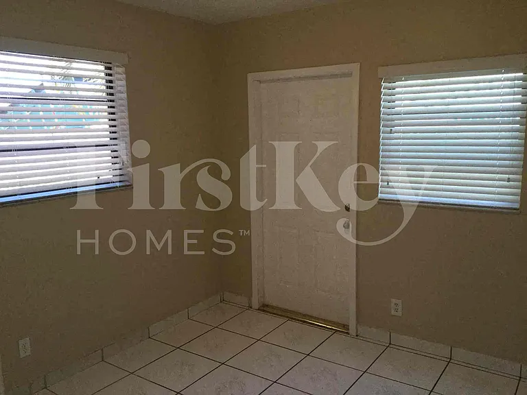 855 W 72nd St — Photo 21