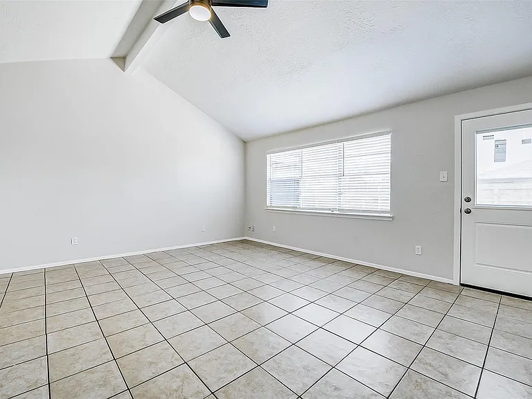 9842 Shell Rock Rd — Photo 5