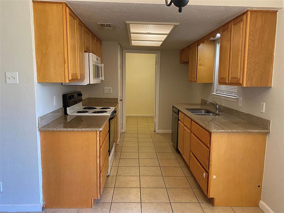 2nd image of 3408 Eastbrook Dr