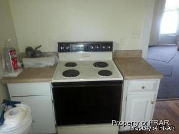 4th image of 106 Scott Ave