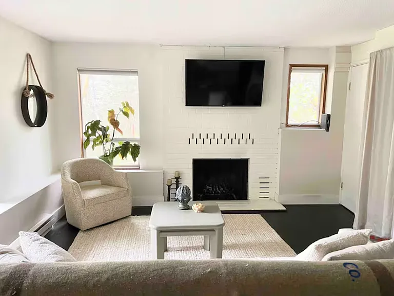 8200 Hansen Rd NE — Photo 14