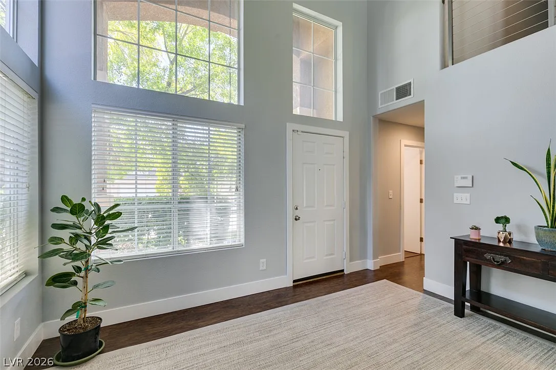 3 bed, 2.5 bath, 1649 sqft, $2,400 — Photo 1