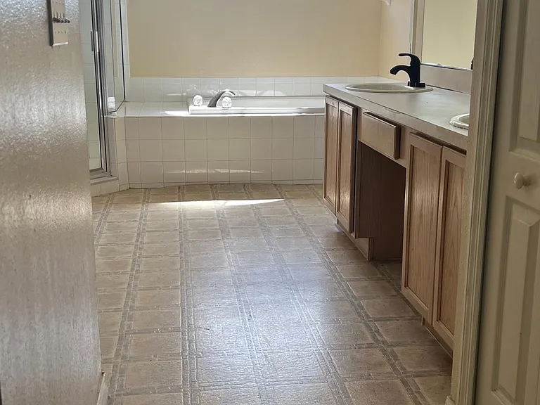 8417 Canterbury Lake Blvd — Photo 17