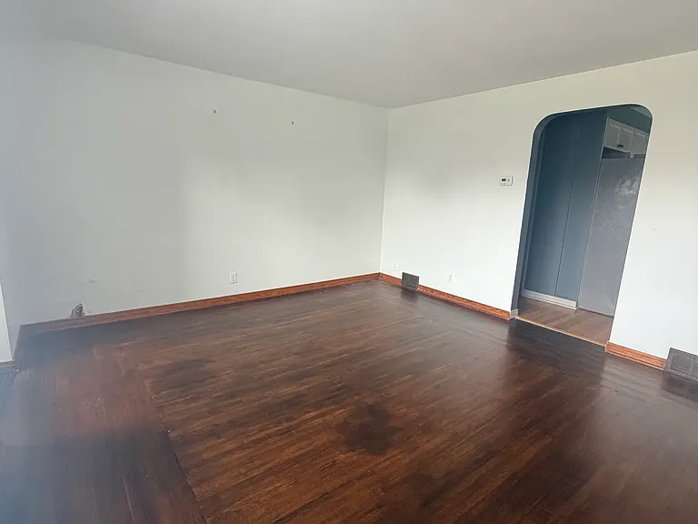 265 University Ave — Photo 4