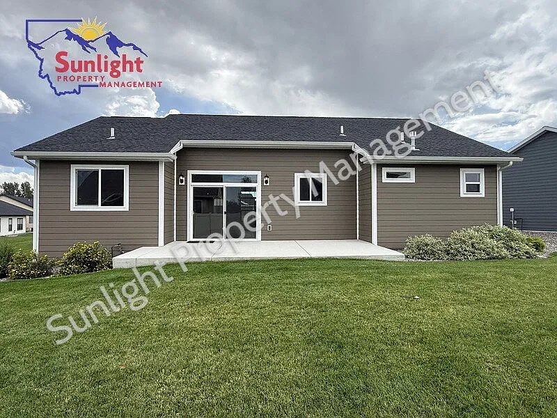 3 bed, 2.0 bath, 2682 sqft, $2,695 — Photo 2