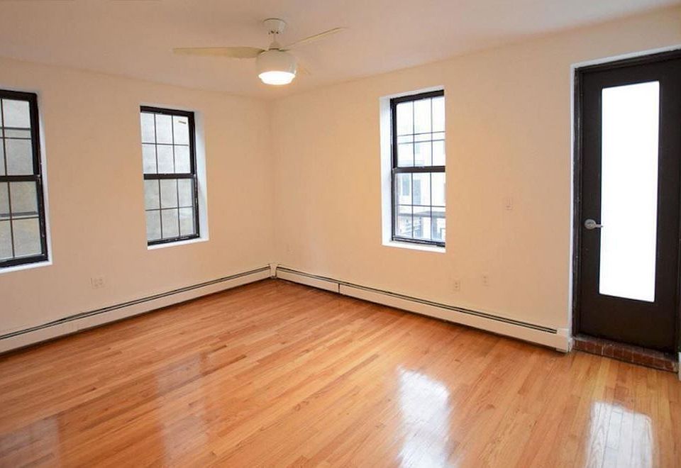 2nd image of 558 Lafayette Ave APT 4L