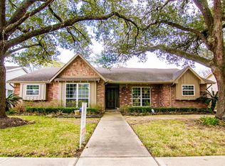 5711 Queensloch Dr, Houston, TX 77096