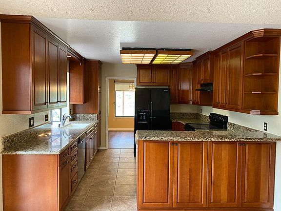4th image of 838 Dorset Way