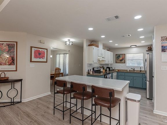 3rd image of 705 Colemo Place Dr