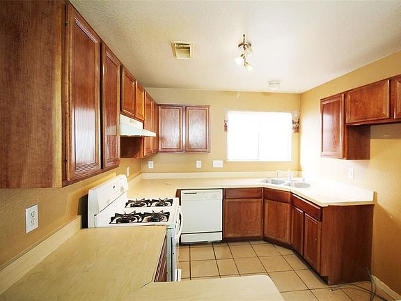 5th image of 15604 Martineau St