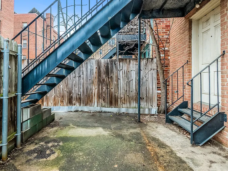 4515 Macarthur Blvd NW #A — Photo 16
